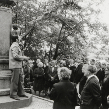 Bild: Kurt Pannicke führt durch das Rosental, 11. Juni 1983. In: Sächsisches Staatsarchiv, Staatsarchiv Leipzig, 21758 Kulturbund der DDR, Fachgruppe Stadtgeschichte, Nr. 187